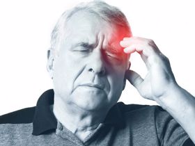 Người già thường xuyên dùng thuốc giảm đau có nguy hiểm không?